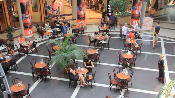 Winkelcentrum met café — Stockvideo