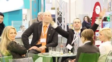 iş konularda konuşmak