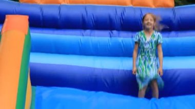 mutlu Noeller ve mutlu bir kız