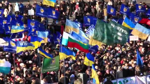 Kiev, Ukrayna - toplantı içinde sokak kreschatik Caddesi — Stok video