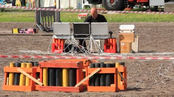 Instalación de fuegos artificiales — Vídeo de stock