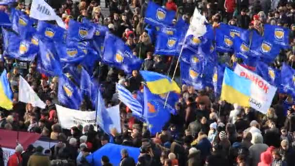 Kiev, Ukrayna - toplantı içinde sokak kreschatik Caddesi — Stok video