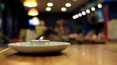 bir tabak içinde mum