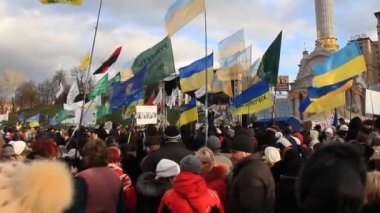 Kiev, Ukrayna - toplantı içinde sokak kreschatik Caddesi