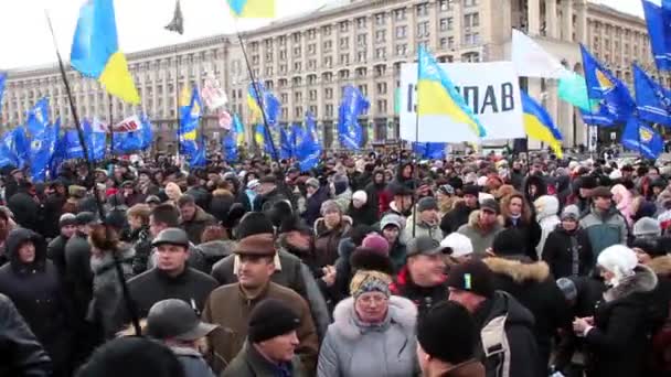 Kiev, Ukraine - Street meeting in the street Kreschatik — Stock Video