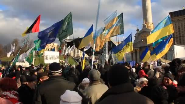 Киев, Украина - Уличная встреча на улице Крещатик — стоковое видео