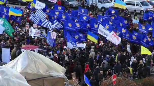 Kiev, Ukrayna - toplantı içinde sokak kreschatik Caddesi — Stok video