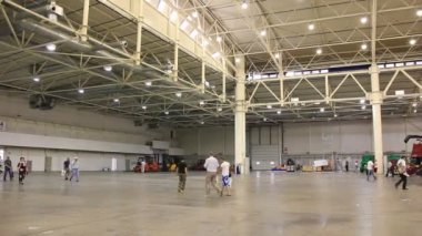 geniş bir sergi salonu