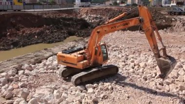 Taş ocağında büyük bir kazı operasyonu