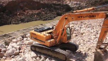 Taş ocağında büyük bir kazı operasyonu