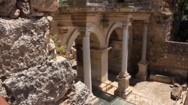 Antik Roma İmparatoru kapısı adrian antalya kent merkezi Türkiye'de