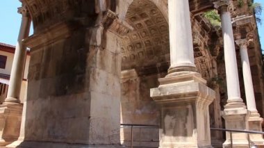 Antik Roma İmparatoru kapısı adrian antalya kent merkezi Türkiye'de