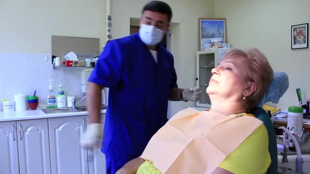 Прийом у стоматолога — стокове відео