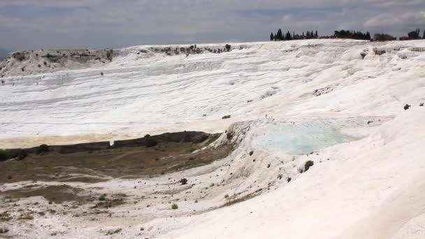 Pamukkale - güneybatı Türkiye'de pamuk Kalesi denizli ili — Stok video