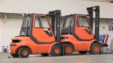 Forklift yükleyiciler