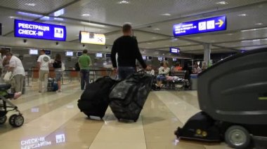 Uluslararası Havaalanı borispol. Yeni terminal f uzayda bekliyor