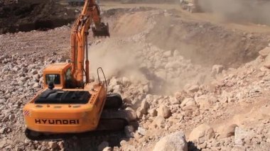 taş ocağı işleminde büyük Ekskavatör