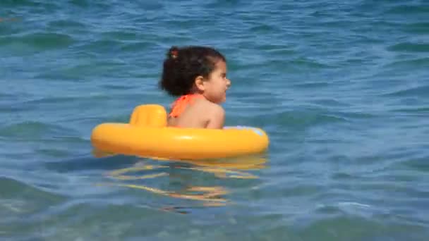 Sommerurlaub am Meer — Stockvideo