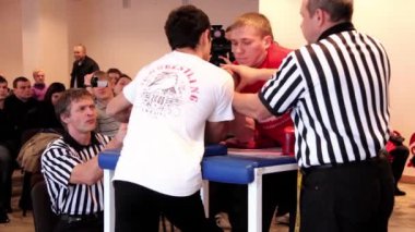 ARM-Wrestling