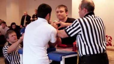 ARM-Wrestling