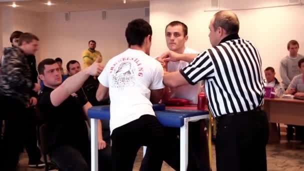 Arm-wrestling — Stock Video