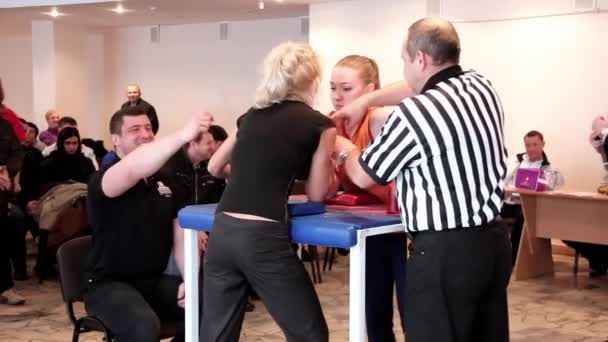 Arm-Wrestling — Stockvideo