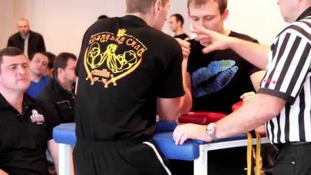 Arm-wrestling — Stock Video