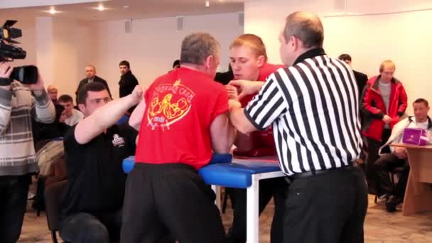 Arm-wrestling — Stock Video