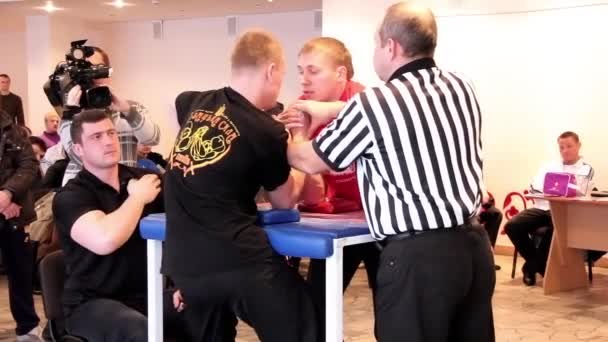 Arm-Wrestling — Stockvideo