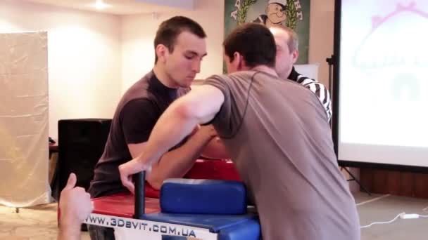 Arm-Wrestling — Stockvideo