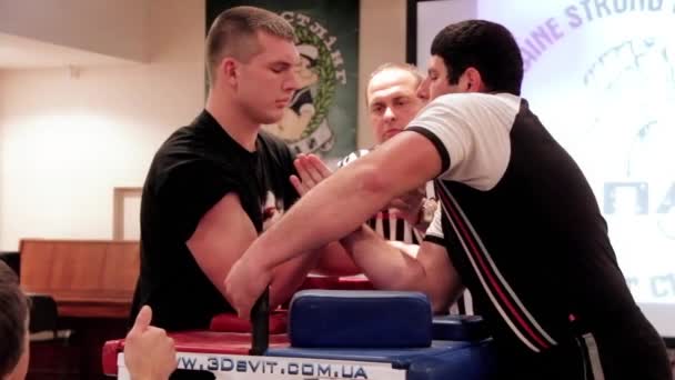 Arm-Wrestling — Stockvideo