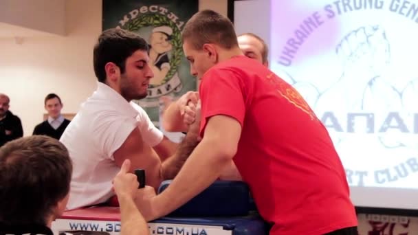 Arm-wrestling — Stock Video