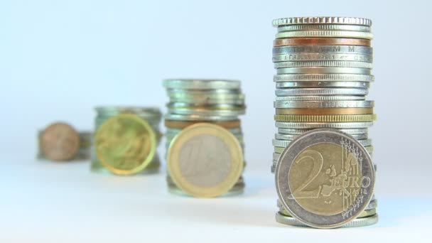 Hromádky mincí — Stock video
