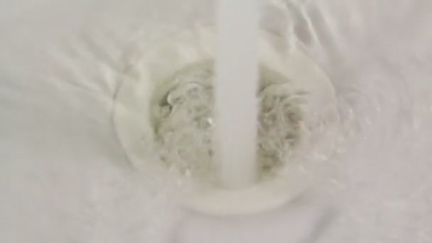 滴水的浴室龙头 — 图库视频影像