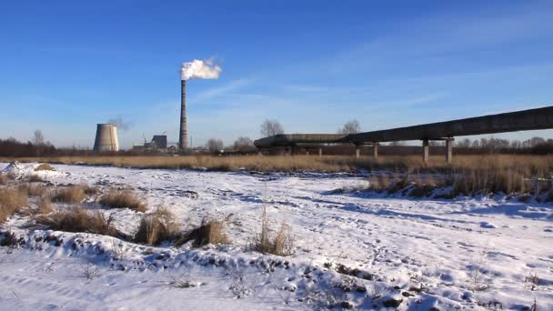 冒烟的烟囱的热电力站尕 — 图库视频影像