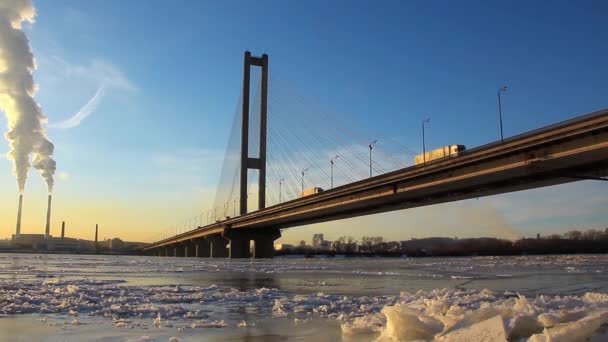 Η γέφυρα moskovskyi στο Κίεβο, Ουκρανία — Αρχείο Βίντεο
