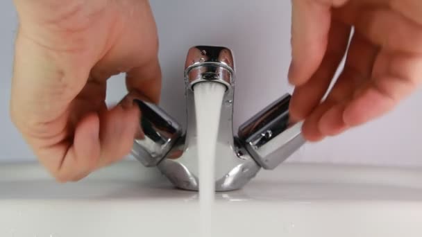 Dripping bathroom faucet — Stock Video