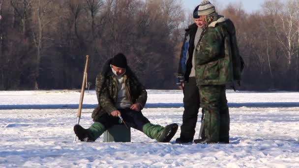 Winter fishing — Stock Video