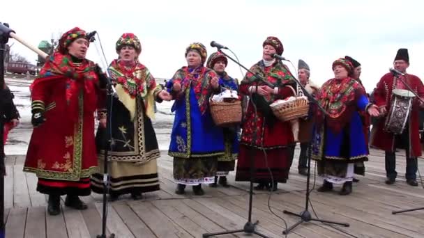 Festival das panquecas. Música popular ucraniana única — Vídeo de Stock