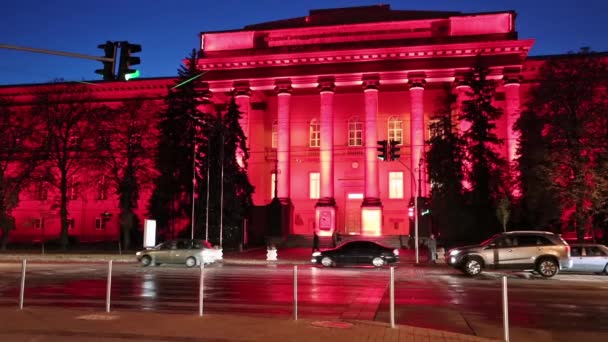 Röd byggnad av kiev nationella universitet, Ukraina — Stockvideo