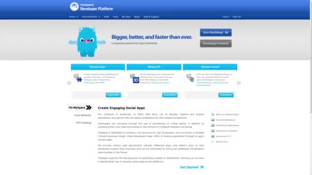 キエフ, ウクライナ、2012 年 2 月 7 日: 人気のソーシャル ネットワークとビジネスのウェブサイト (google、facebook、twitter、myspace、ブロッグ更新者、flickr、yahoo、linkedin、ebay、amazon に画面が表示されます). — ストック動画