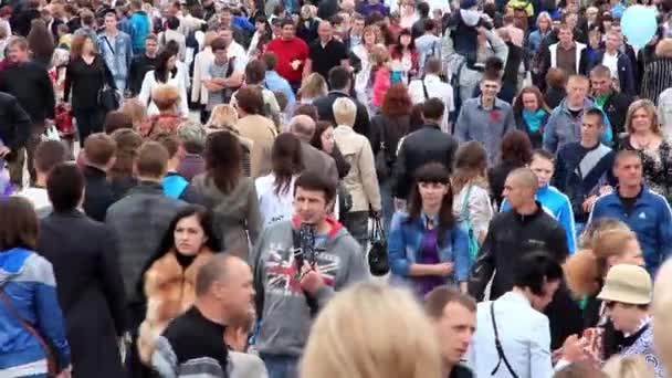 KIEV, UKRAINE, MAY 9, 2012: People at ceremonial parade dedicated to the 67th Anniversary of victory in Great Patriotic War (World War II) in Kiev, Ukraine, May 9, 2012 — Stock Video