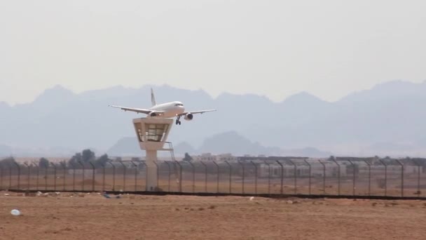 Airfield. Landing — Stock Video