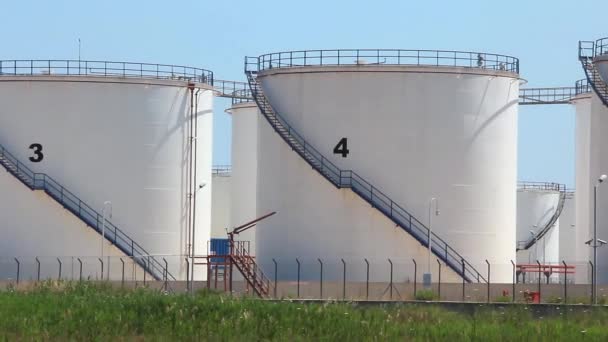 Баки для хранения нефти в Анталии, Турция — стоковое видео
