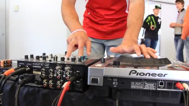 Disk-jockey — Stockvideo