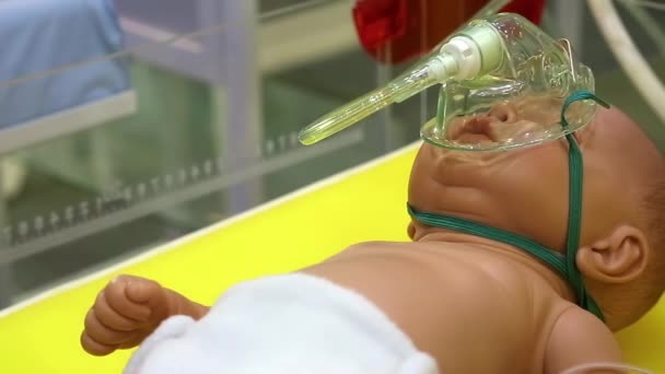 Orvosi komplex a fényterápia, fűtő- és újszülött újraélesztés — Stock videók