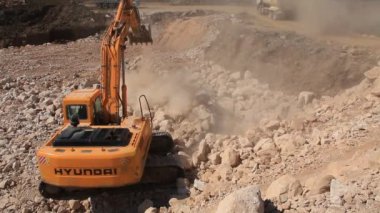 taş ocağı işleminde büyük Ekskavatör