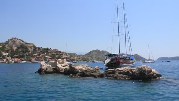 航海。トルコ、ケコバ キプロス地域、アポロニア西部おうし座 — ストック動画
