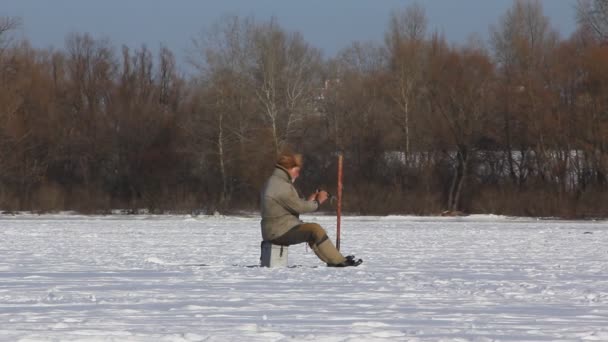 Pesca de Inverno — Vídeo de Stock