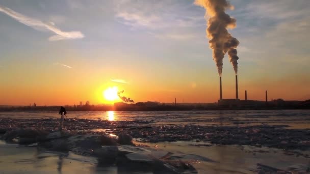 Sunset behind industrial plant — Stock Video
